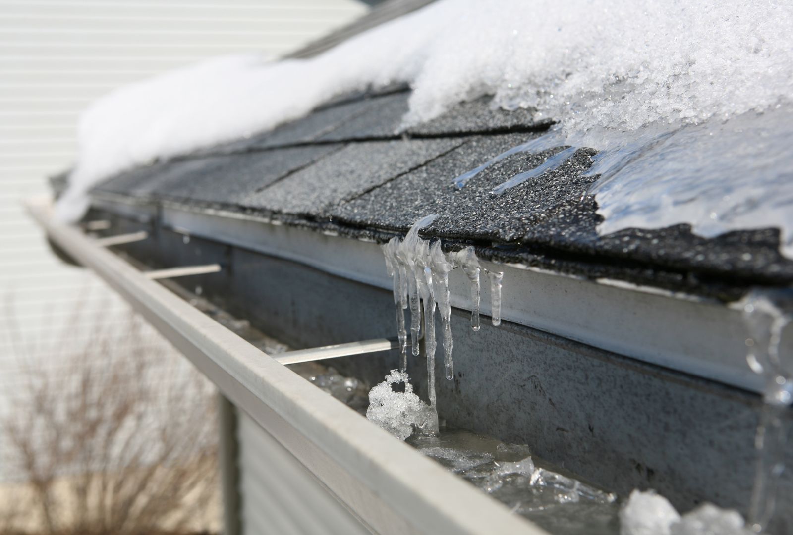4 Tips on How to Fix A Leaky Gutter In Winter Greater Seattle Gutters